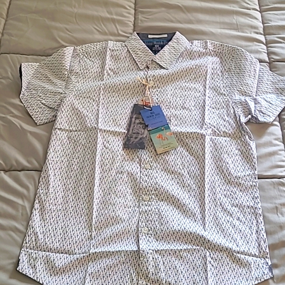 Casual short-sleeved shirt